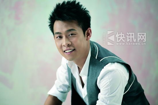 张译否认整容