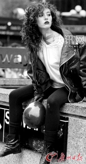 胖模走红全裸照片曝光 透出肉肉的御姐范儿/组图