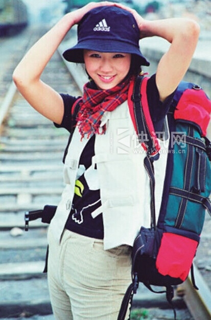 汤唯青涩旧照曝光 倚窗凝视似邻家少女(图)