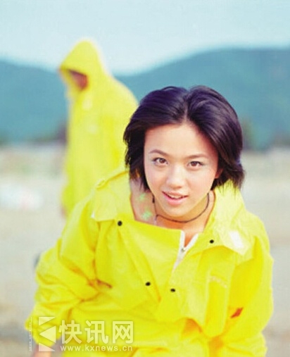 汤唯青涩旧照曝光 倚窗凝视似邻家少女(图)