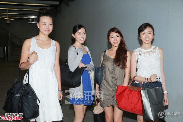 直击港姐二轮面试60佳丽穿泳装 少女邱淑贞最抢眼(组图)