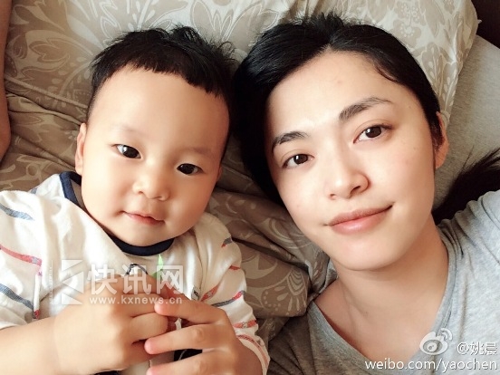 姚晨晒小土豆合影 网友纷纷夸赞母子二人温馨【图】