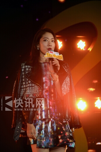 朴信惠亮相统一鲜橙多“漂亮C-Girl”总决赛,自曝早起只为吃火锅