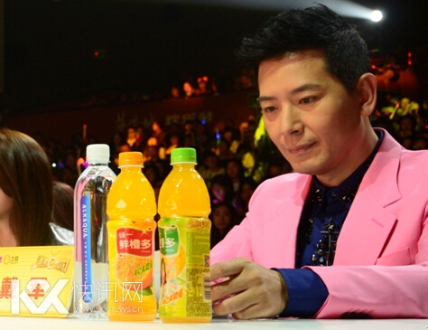 张根硕朴信惠现身成都,出席统一鲜橙多“漂亮C-Girl”总决赛