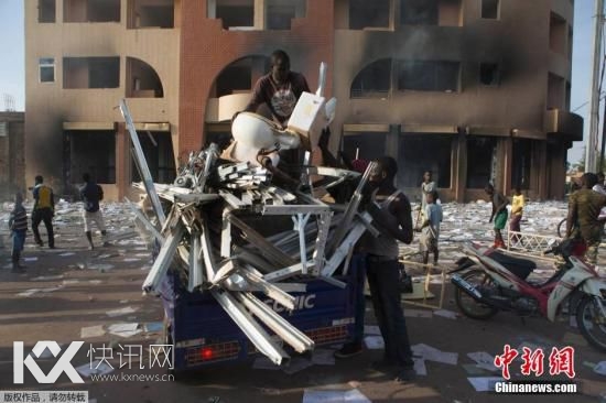 布基纳法索总统辞职 军方领袖宣布接管政府(图)