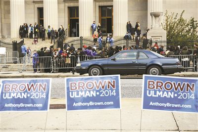 11��3�գ������Ͷ���Ħ�������Ŷӵȴ��μ����������������ݳ���ѡ�˲��ʵľ�ѡ����