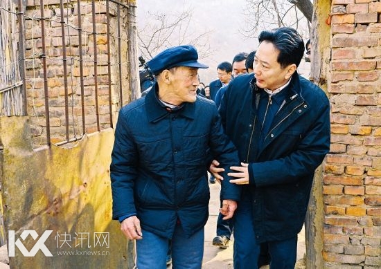 李小鹏在左权走访慰问困难群众 李小鹏在左权走访慰问困难群众