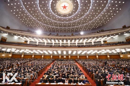 政协委员用多个段子批腐败发言四度被掌声打断