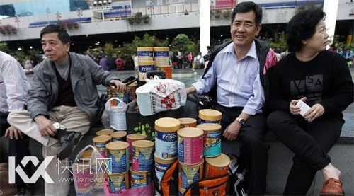 水客抢购香港奶粉 水客抢购香港奶粉