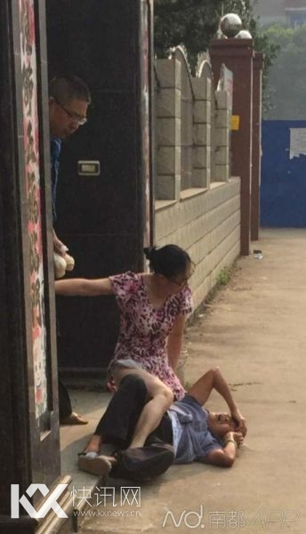 江西找局长求助被打倒PK湖北街办主任飞踢拆迁女 网帖爆料那些令人惊呆的一幕幕(组图)